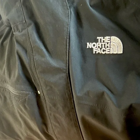 The North Face Women Black Performance Jacket - Picture 4 of 5
